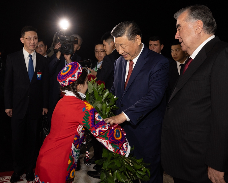 習(xí)近平抵達(dá)杜尚別開(kāi)始對(duì)塔吉克斯坦進(jìn)行國(guó)事訪問(wèn)「相關(guān)圖片」
