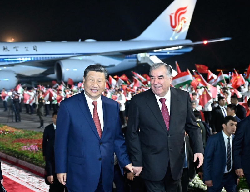 習(xí)近平抵達(dá)杜尚別開(kāi)始對(duì)塔吉克斯坦進(jìn)行國(guó)事訪問(wèn)「相關(guān)圖片」